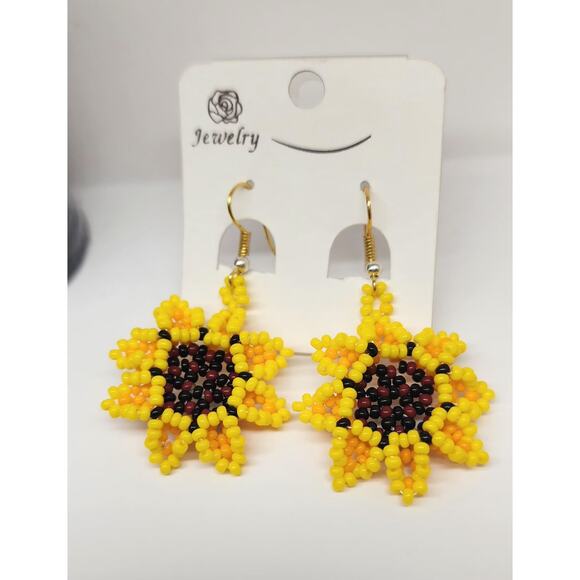 Sunflower Earrings, Floral design, Seed bead earrings, Handmade - Picture 5 of 8